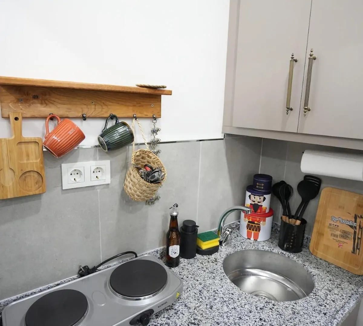 Tram 1 Min!Modern,Comfortable Istanbul Apartment